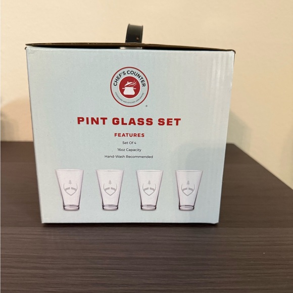 NEVER BEEN USED FOUR PINT GLASS SET. - Picture 2 of 3